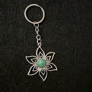 ⭐️24020 Green jeweled key chain⭐️